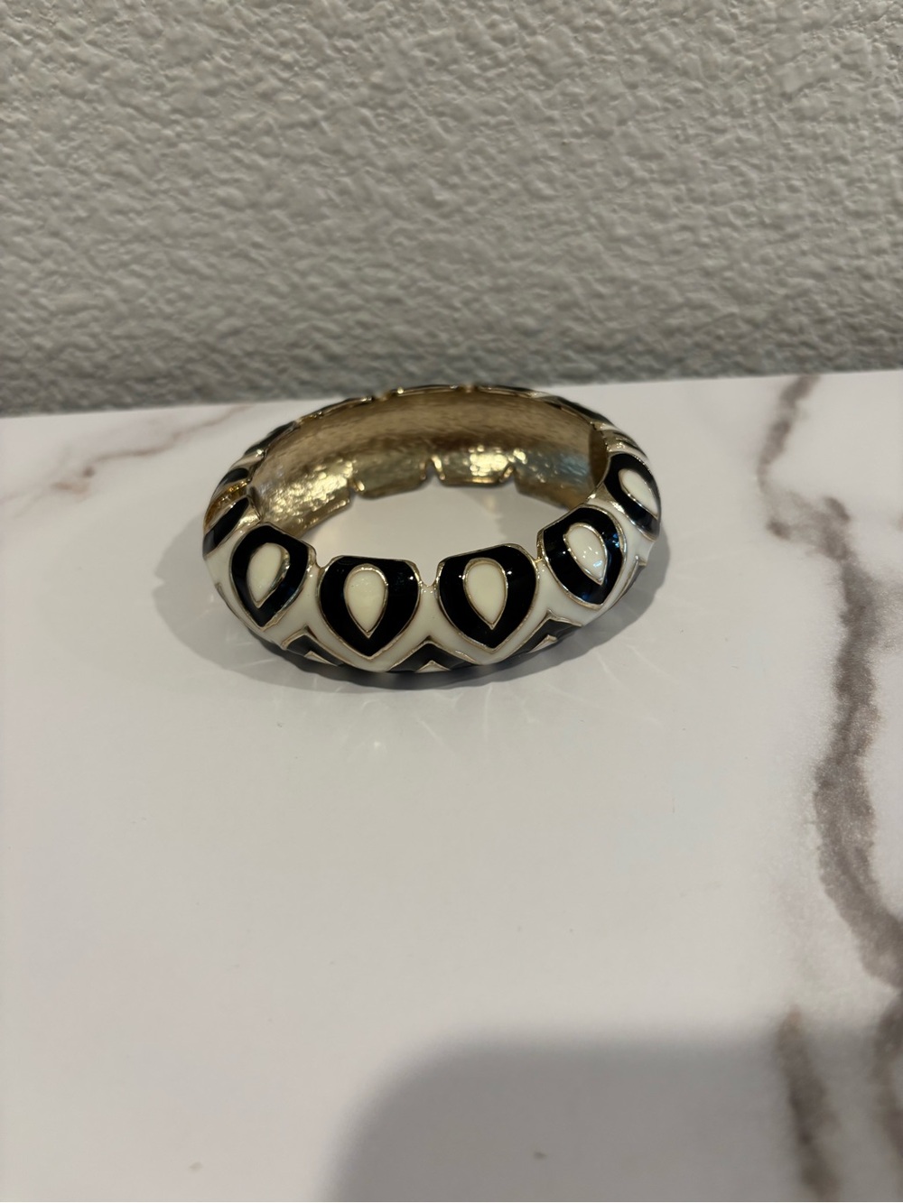 Black and White Teardrop Pattern Enamel Bangle Bracelet